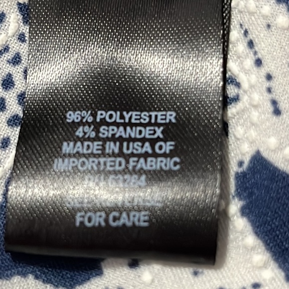 Rob & Ali cold shoulder dress.  Raised detailing. - Picture 9 of 10